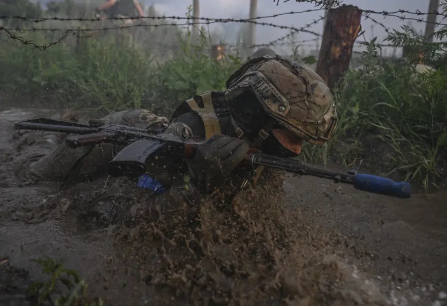 Ukraynalı kadınlar cephede görev almak için hazırlık yapıyor 31 Ukraynalı kadınlar cephede görev almak için hazırlık yapıyor 31