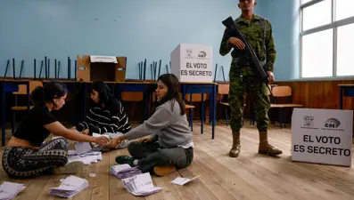 Ekvador'da seçimi mevcut Devlet Başkanı Noboa kazandı