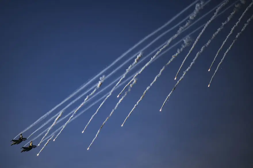 Türk Yıldızları ve SOLOTÜRK 100. yıl için İstanbul semalarında 31