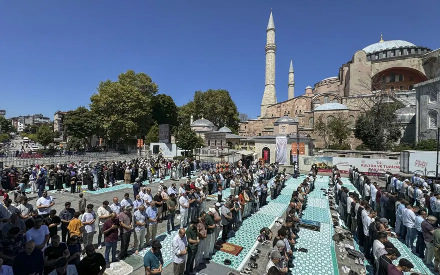 Ayasofya’daHaniye için gıyabi cenaze namazı 7 Ayasofya’daHaniye için gıyabi cenaze namazı 7