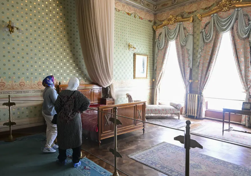 Dolmabahçe Sarayı'nın kullanıma açılışının 167'nci yılı 9