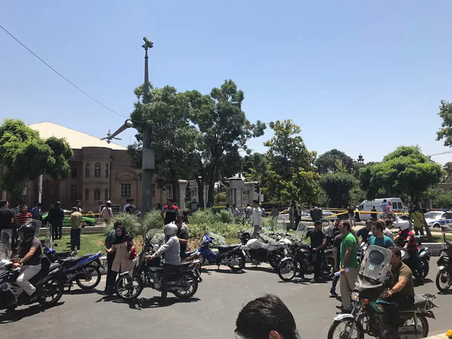 İran Meclisi ve Humeyni Türbesi'nde saldırı 6 İran Meclisi ve Humeyni Türbesi'nde saldırı 6