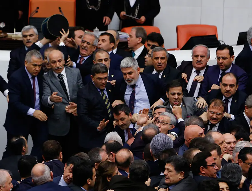 Meclis'te yumruklu kavga 13