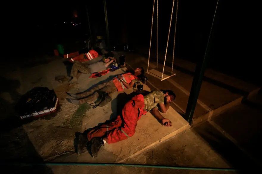 Marmaris'te orman yangını: Alevlerle mücadelede 2. gün 14 Marmaris'te orman yangını: Alevlerle mücadelede 2. gün 14