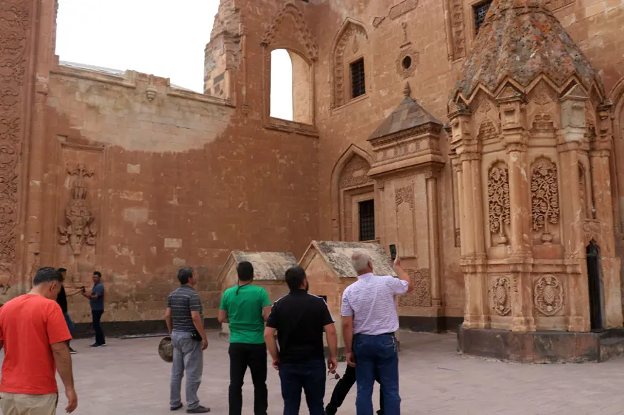 Osmanlı'nın yıllara meydan okuyan sarayı: İshak Paşa Osmanlı'nın yıllara meydan okuyan sarayı: İshak Paşa