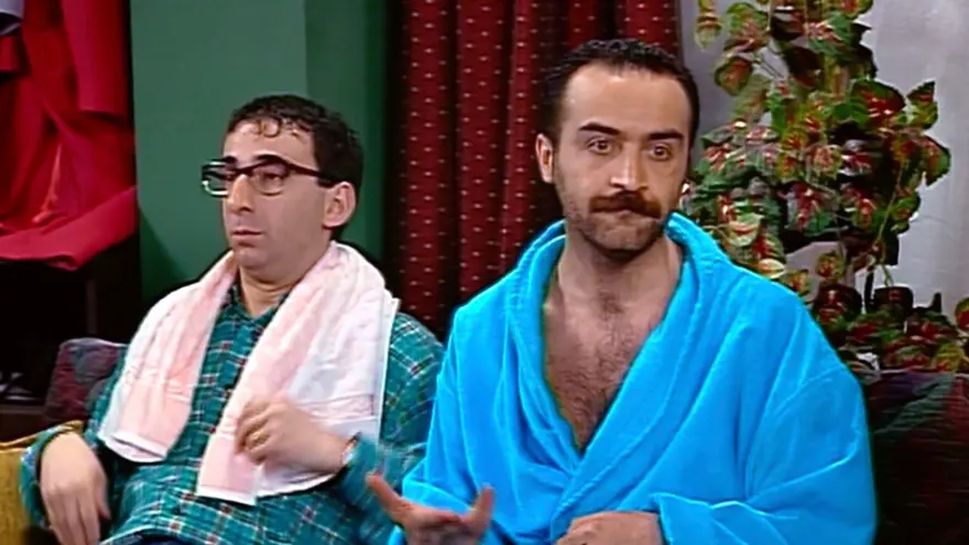 Asuman ve Mükremin ayrılığın eşiğinde (Bir Demet Tiyatro) 1