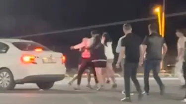 Konya'da genç kızlar tekme tokat birbirine girdi!