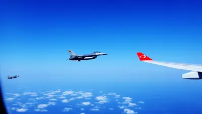 Cumhurbaşkanı Erdoğan'ın uçağına KKTC'ye varışında F-16'lar eşlik etti