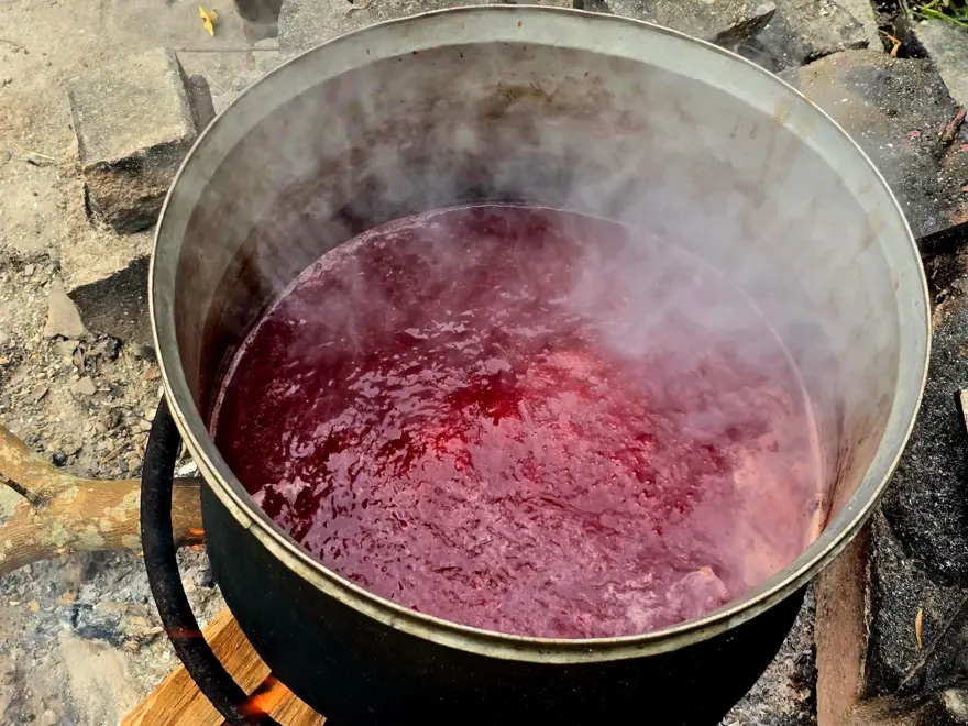 Sabah erken saatlerde bir araya geliyorlar: Mahalleliyi birleştiren imece geleneği 3 Sabah erken saatlerde bir araya geliyorlar: Mahalleliyi birleştiren imece geleneği 3