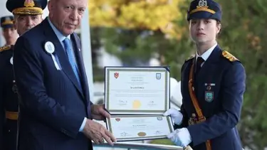 TSK tarihinde bir ilk: Kara, Hava ve Deniz Harp okullarını kız öğrenciler birincilikle bitirdi