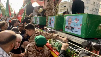 İran'da yas günü: İsrail saldırısında ölenleri binlerce kişi uğurladı