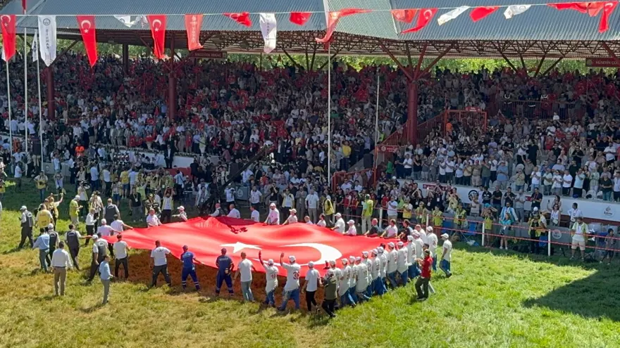 Kırkpınar Er Meydanı'nda Türk bayrağı açıldı 2