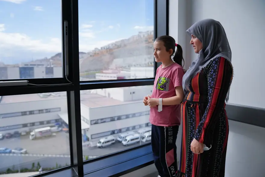 6 GÜN SONRA İZMİR'DE GÖZÜNÜ AÇTI 2