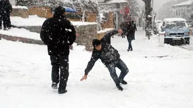 Kar ve buz, kırık-çıkıkları artırdı! (Kış kazalarına dikkat)