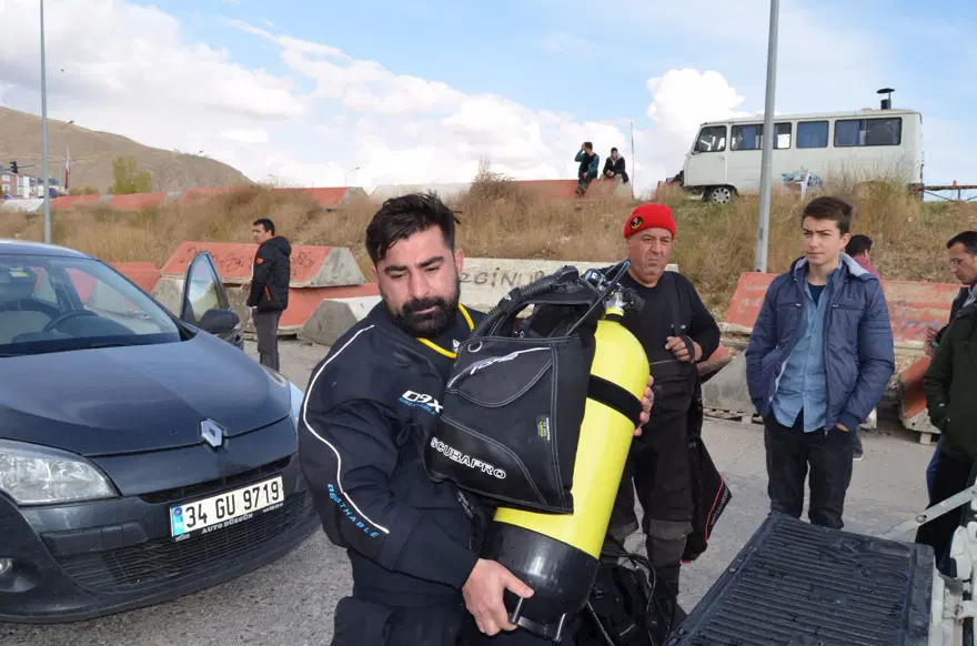 Van Gölü'nde 3 bin yıllık kale bulundu 9 Van Gölü'nde 3 bin yıllık kale bulundu 9