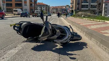 Uşak'ta hafif ticari araç ve motosiklet çarpıştı: 1 ölü