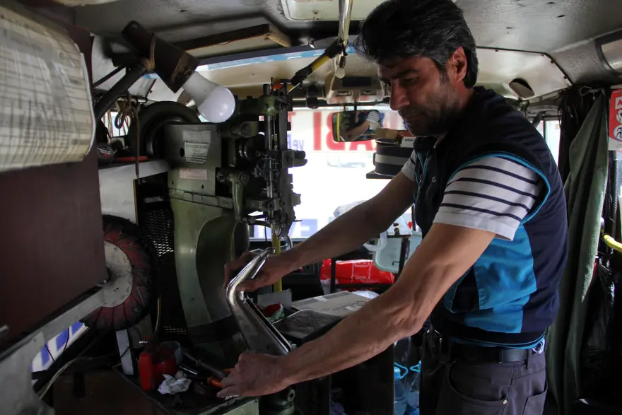 Kira fazla gelince minibüsünü "mobil dükkan"a çevirdi 4