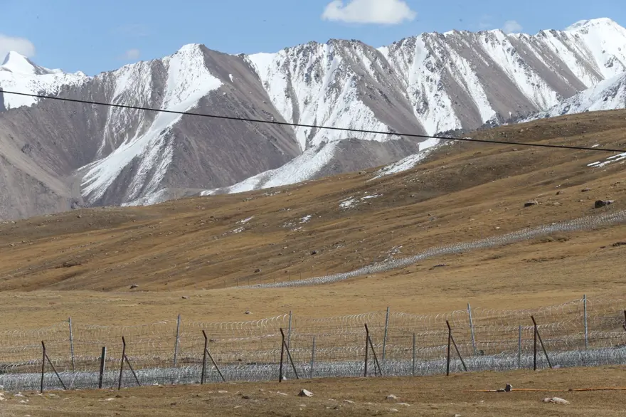 Dünyanın en yüksek geçiş noktası: Pakistan ile Çin'i birbirine bağlayan "Khunjerab" 16