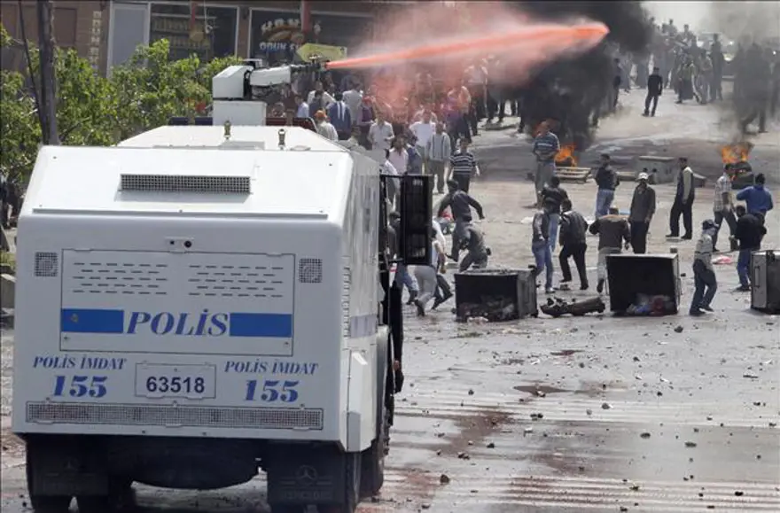 İstanbul'da olaylı yıkım 13