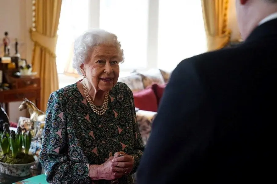 Virüse yakalanan Kraliçe 2. Elizabeth'in sanal toplantıları da iptal 