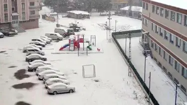 Aşkale’de kar yağış etkili oldu