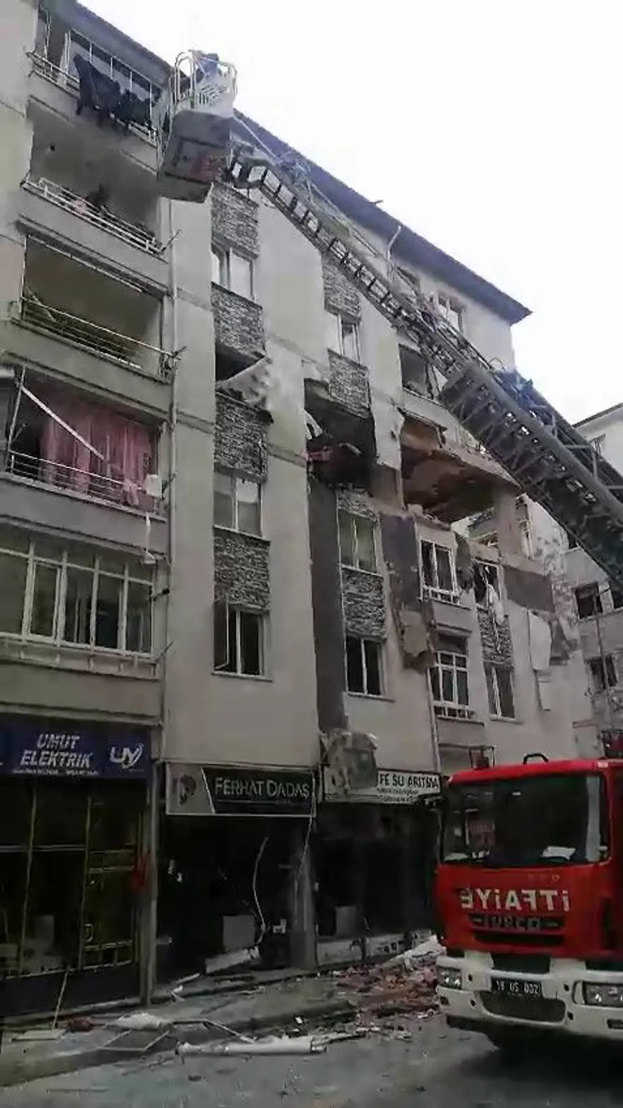Çorum'da bir binada doğalgaz patlaması: 1 can kaybı, 33 yaralı 4