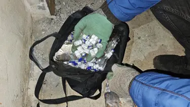 Metruk binada gizlenirken yakalandılar: Çantadan botoks ilaçları çıktı