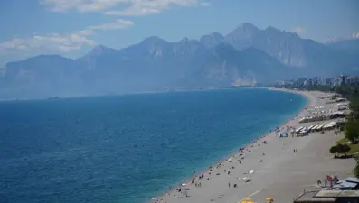 Hava sıcaklığı 28 dereceyi gösterdi: Denizin keyfini çıkardılar