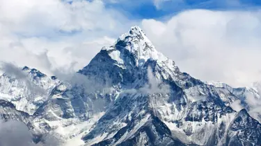 Everest'te son 15 günde 3 ton çöp toplandı
