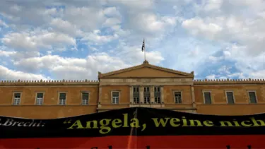 Atina'da Merkel için 'olağanüstü hal'