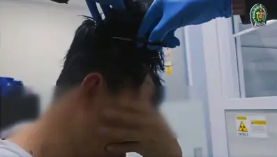 Peruk altında kokain ticareti! 380 bin Türk lirası değerinde uyuşturucu çıktı