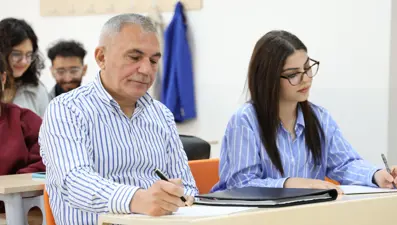 55 yaşında hayâlini gerçekleştirdi: Dede torun aynı üniversitede okuyor