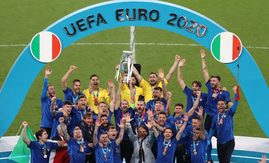EURO 2020'de şampiyon İtalya 11