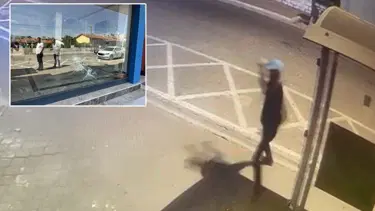 Fethiye'de AK Parti binasına taşlı saldırı