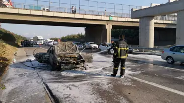 Araç yangını TEM'de ulaşımı aksattı