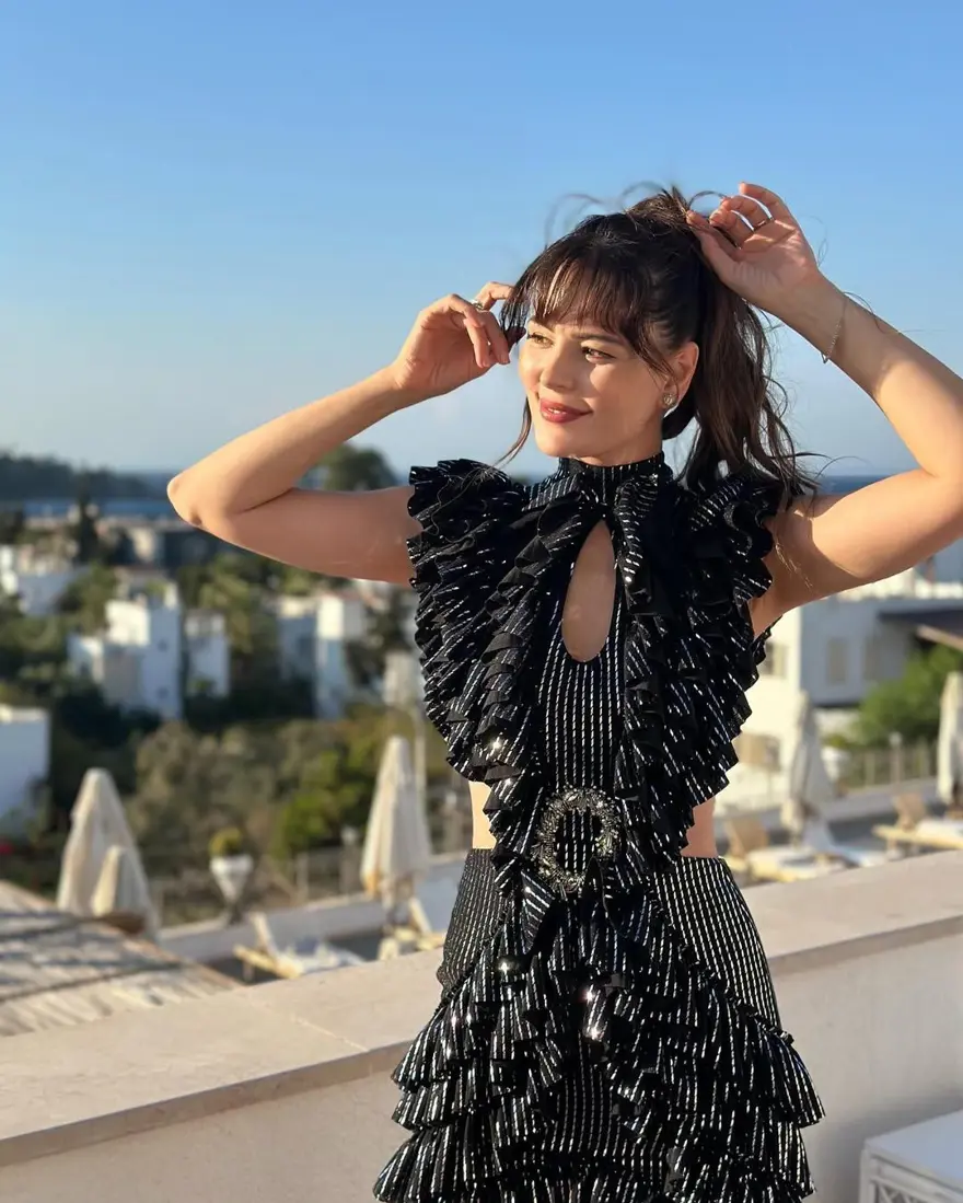 "GÖZLERİNDE BEBEKLİĞİMİ GÖRÜYORUM RESMEN" 4 "GÖZLERİNDE BEBEKLİĞİMİ GÖRÜYORUM RESMEN" 4