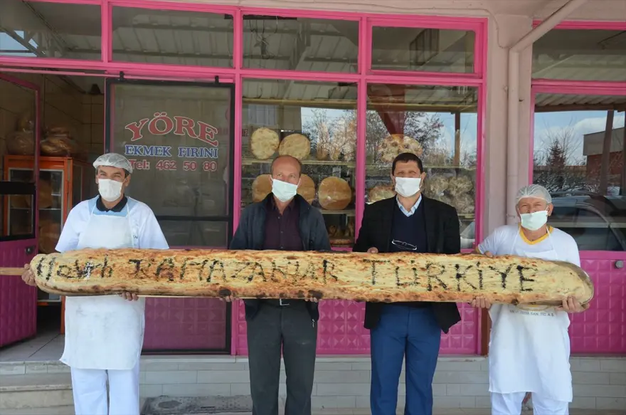 Manisa'da 4 metre uzunluğunda pide üretildi 1