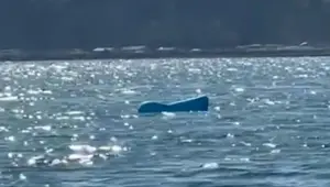 Deniz yatağında uyuyan tatilci 2 mil açıkta bulundu Deniz yatağında uyuyan tatilci 2 mil açıkta bulundu