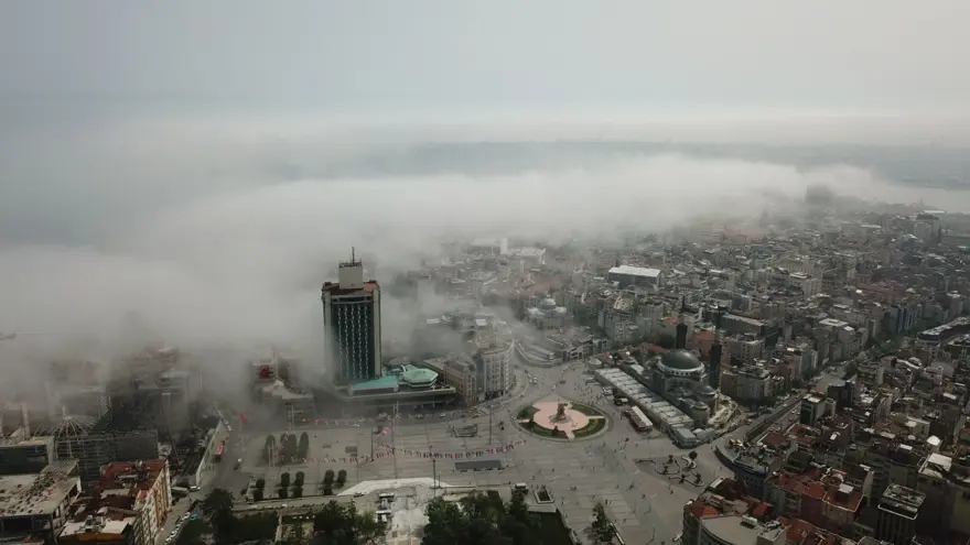 İstanbul Boğazı'na çöken sis doyumsuz görüntüler oluşturdu 21