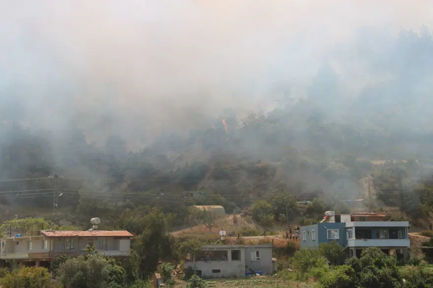 Hatay ve İzmir'de orman yangını 11 Hatay ve İzmir'de orman yangını 11