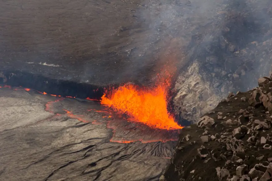 Hawaii'de Kilauea yanardağındaki lav denizi akmaya başladı 2 Hawaii'de Kilauea yanardağındaki lav denizi akmaya başladı 2