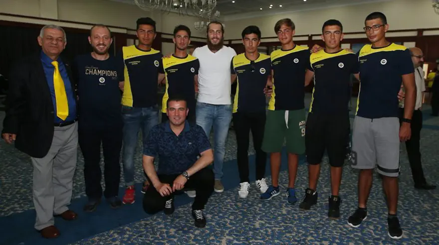 Survivor şampiyonu Ogeday Girişken Fenerbahçe bayramlaşmasında 