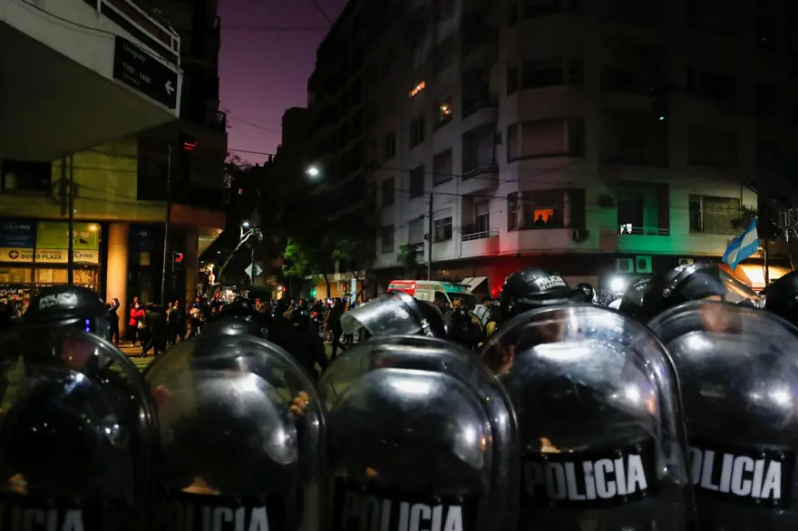 Arjantin'de Cumhurbaşkanı Yardımcısı dolandırıcılıkla suçlandı, sokaklar karıştı 