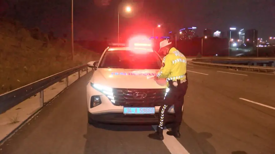 Motosikletlilere polis baskını: 5 motosiklet bağlandı, 2sürücü kaçtı 4 Motosikletlilere polis baskını: 5 motosiklet bağlandı, 2sürücü kaçtı 4