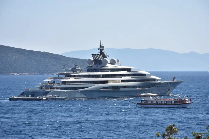 Mega yat "Flying Fox" Bodrum'a demir attı 2