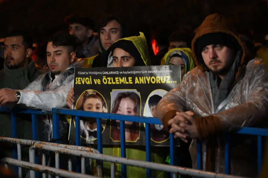 Depremin 2. yılında kayıplar anılıyor 27