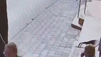 Minibüsün çarptığı yaşlı kadın yaralandı