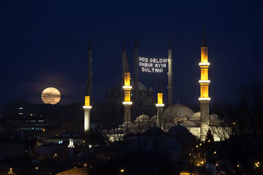 Türkiye'de görsel şölen: Dolunay manzaraları nefes kesti 11