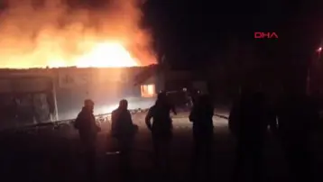 Amasya'da soğan deposu alev alev yandı