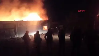 Amasya'da soğan deposu alev alev yandı